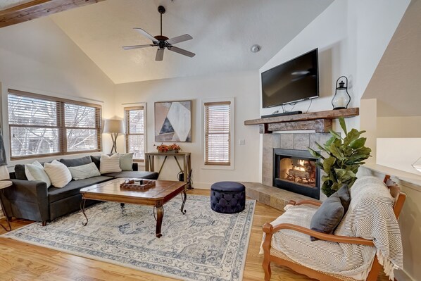 Smart TV, fireplace - Lovely Prospector 3 Bedroom (Park City)