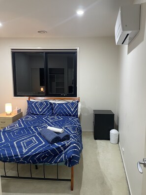 3 chambres, fer et planche à repasser, Wi-Fi, draps fournis