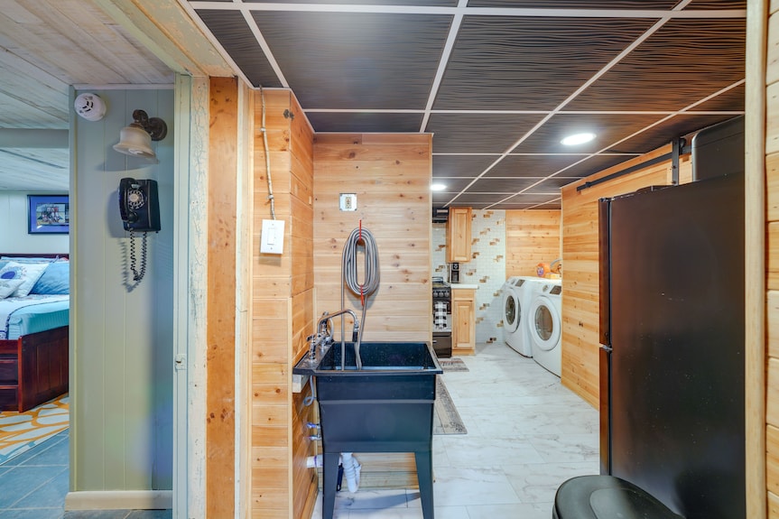 Beckley Studio W/ Private Hot Tub & Home Gym! - Beckley, WV