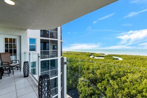Property grounds - Enjoy this beautiful condo at St. Maarten in gorgeous, coastal Pelican Bay! (Naples)