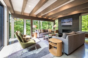 Téléviseur, foyer, chaîne audio