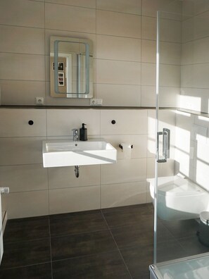 Unclassified image, 2 of 11, button - Mollibahnhof West - Ferienwohnung 01 - Mollibahnhof - Kühlungsborn West (Kühlungsborn)