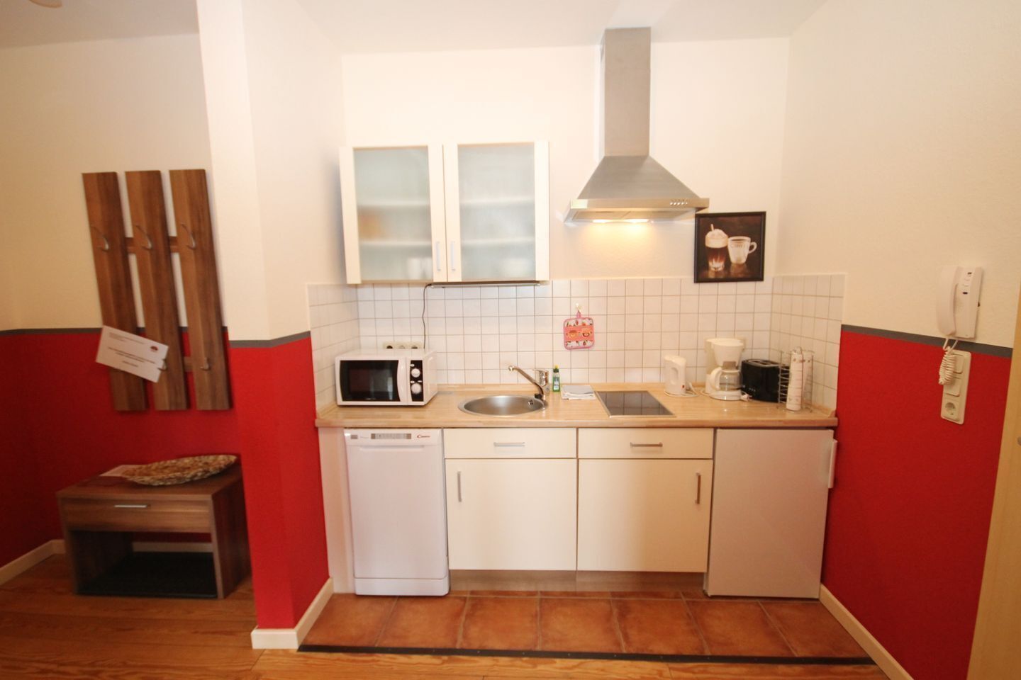 Geladeira, micro-ondas, cooktop, lava-louças