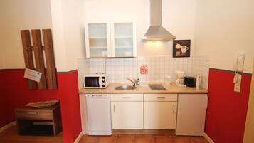 Geladeira, micro-ondas, cooktop, lava-louças