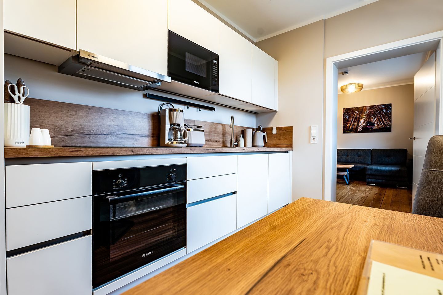 Kühlschrank, Mikrowelle, Herdplatte, Geschirrspüler