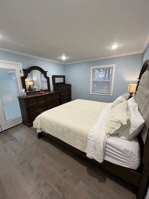 5 habitaciones, escritorio, tabla de planchar con plancha y wifi 