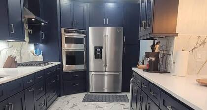 Huge Family House 12 miles from NYC/4Bath/Parking