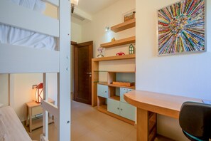 7 bedrooms, iron/ironing board, travel cot, free WiFi