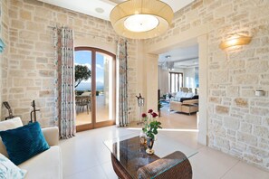 TV, peis og fotballspill