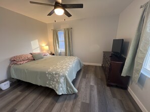 4 bedrooms, iron/ironing board, free WiFi, bed sheets