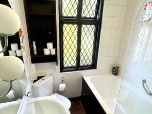 Shower, hair dryer, towels - Sleeps 8 Thamefront Gem w/ PetsOK, Free Parking (Staines)