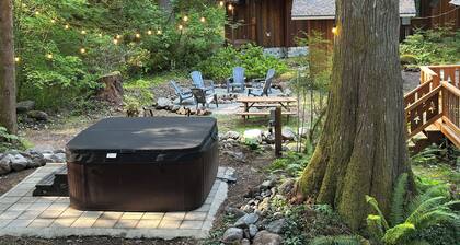 Cozy retreat, newly renovated with loft, hot tub, creek access, pet friendly