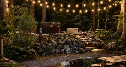 Cozy retreat, newly renovated with loft, hot tub, creek access, pet friendly