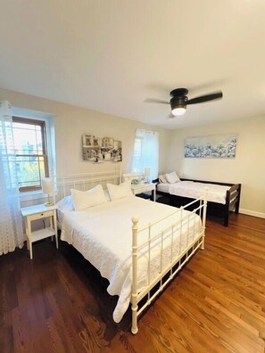 4 bedrooms, desk, iron/ironing board, free WiFi