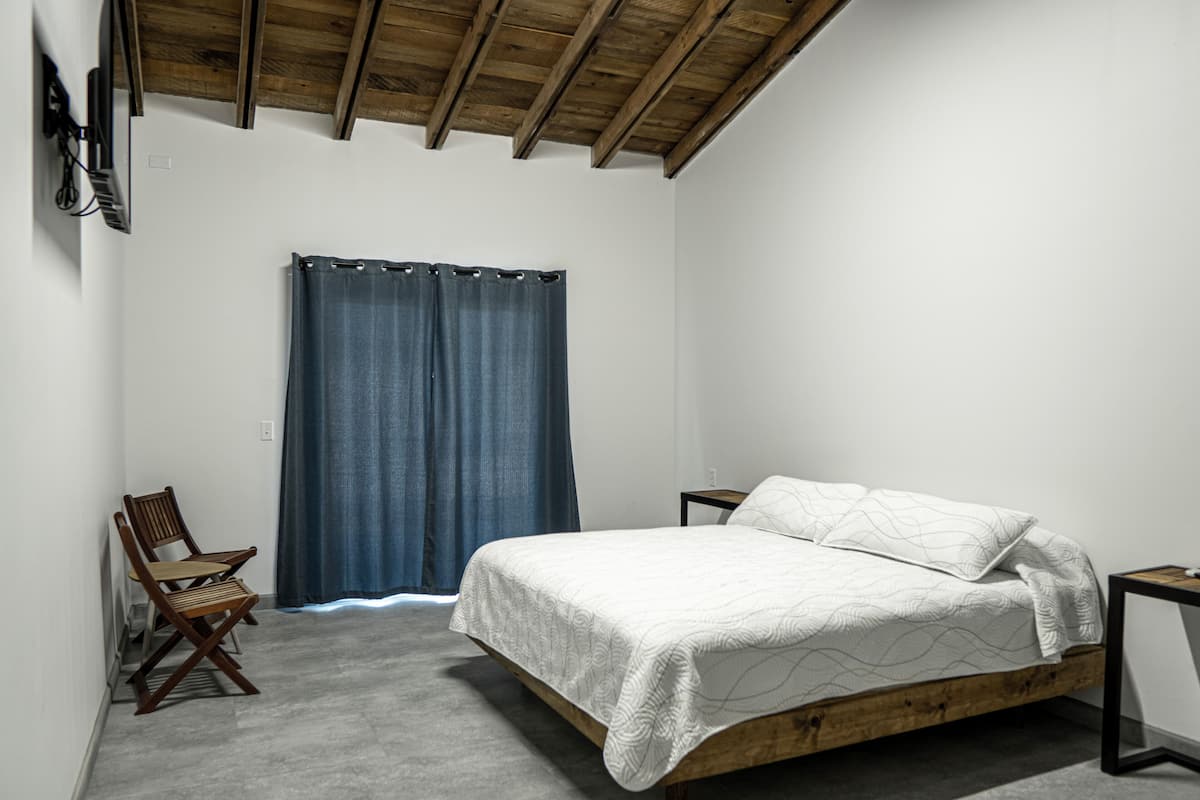 Chambre Simple Standard | Wi-Fi gratuit, draps fournis