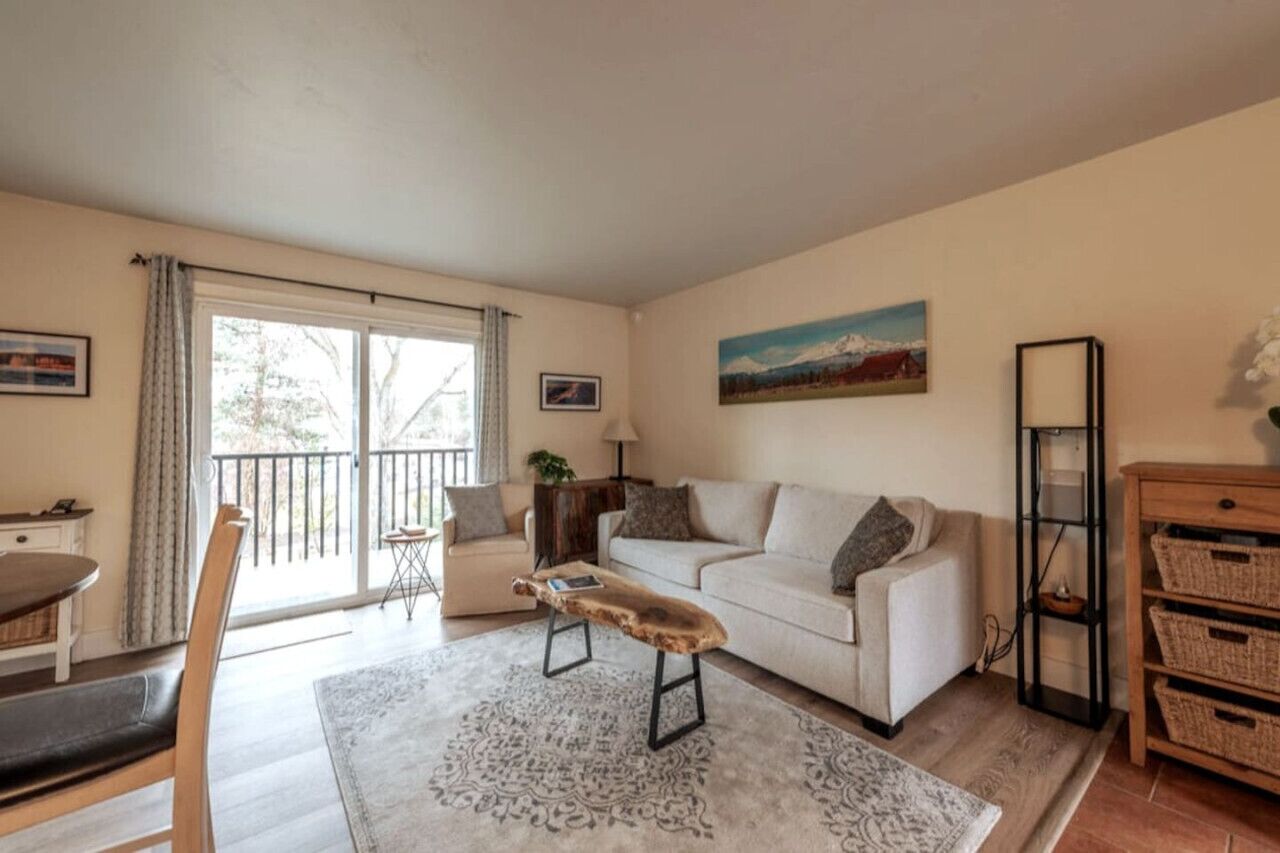 TV, fireplace, stereo