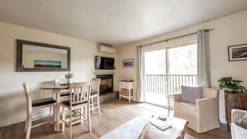 TV, fireplace, stereo