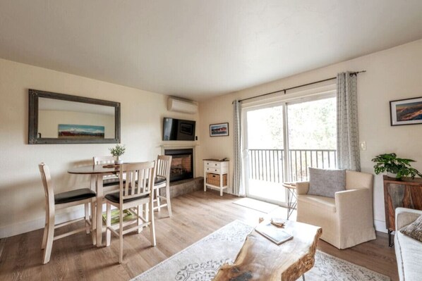 TV, fireplace, stereo