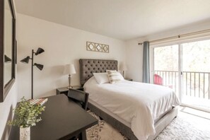 1 bedroom, desk, iron/ironing board, WiFi - Cozy Condo by Downtown for 4 (Bend)