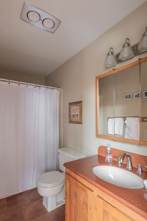 Hair dryer - Cozy Condo by Downtown for 4 (Bend)