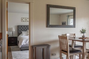 Dining - Cozy Condo by Downtown for 4 (Bend)