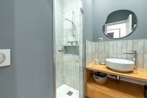 Shower, towels