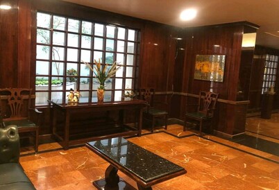 Acogedora suite La Carolina sobre la Republica del Salvador, con piscina.