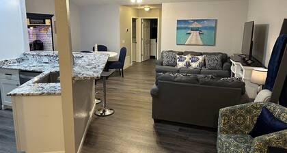 Come relax at Kozy on Kipling. Close to shopping, eats, hospital,university, i10