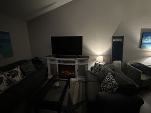 Smart TV, fireplace