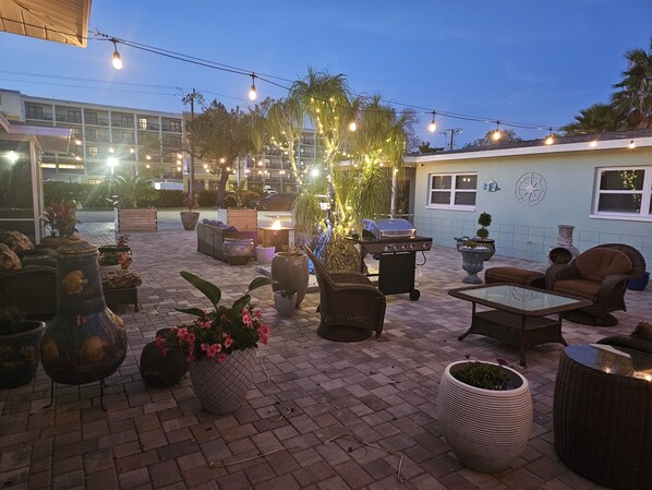 Property grounds - Beachy 1-Bedroom Getaway in Cape Coral – 20 Mins to Sanibel & Fort Myers Beach! (Cape Coral)