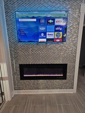 Interior - Beachy 1-Bedroom Getaway in Cape Coral – 20 Mins to Sanibel & Fort Myers Beach! (Cape Coral)