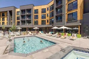 Piscine extérieure, piscine chauffée