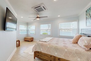 4 soverom, strykejern/-brett, internettilgang og sengetøy