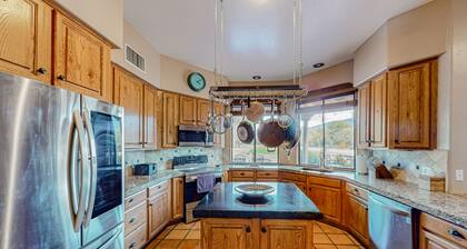 Golf & mountain view desert home with shared pool and gym - dog-friendly