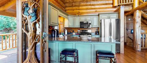 Frigorífico, microondas, horno y placa de cocina