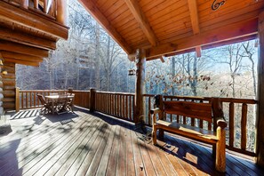 Outdoor dining - Sun-filled & serene cabin with private hot tub, deck, & amazing views (Blue Ridge)