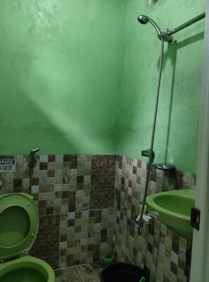 Family Quadruple Room, 1 Bedroom | Bathroom