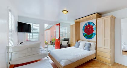 Historic oceanfront studio with direct beach access, alfresco dining, & smart TV