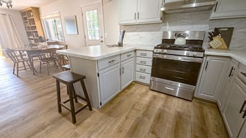 冰箱、微波炉、烤箱、炉灶