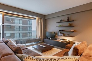 Fernseher, DVD-Player, Arbeitsbereiche