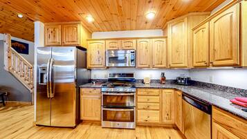 Geladeira, micro-ondas, fogĂŁo, cooktop