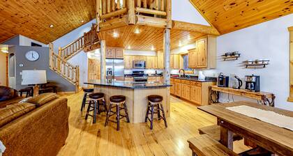 Tranquil lakefront retreat with amazing views, game room, kayaks, & fireplace