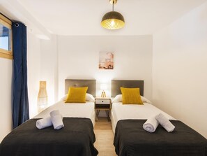 3 chambres, fer et planche à repasser, accès Internet, draps fournis