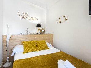 1 habitación, tabla de planchar con plancha, internet y ropa de cama 
