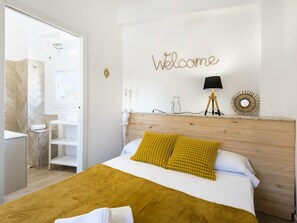 1 slaapkamer, een strijkplank/strijkijzer, internet, beddengoed