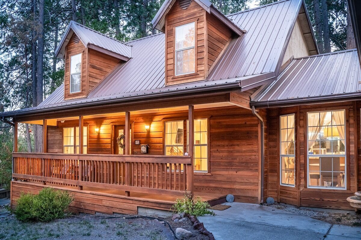 3BR Cabin in the pines 1hr to Yosemite 2K 1Q Beds