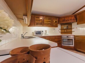 Refrigerador, microondas, horno y lavavajillas 