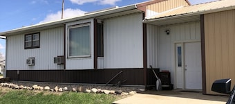 Quiet cabin that sits right on the edge of the water!! Pet friendly