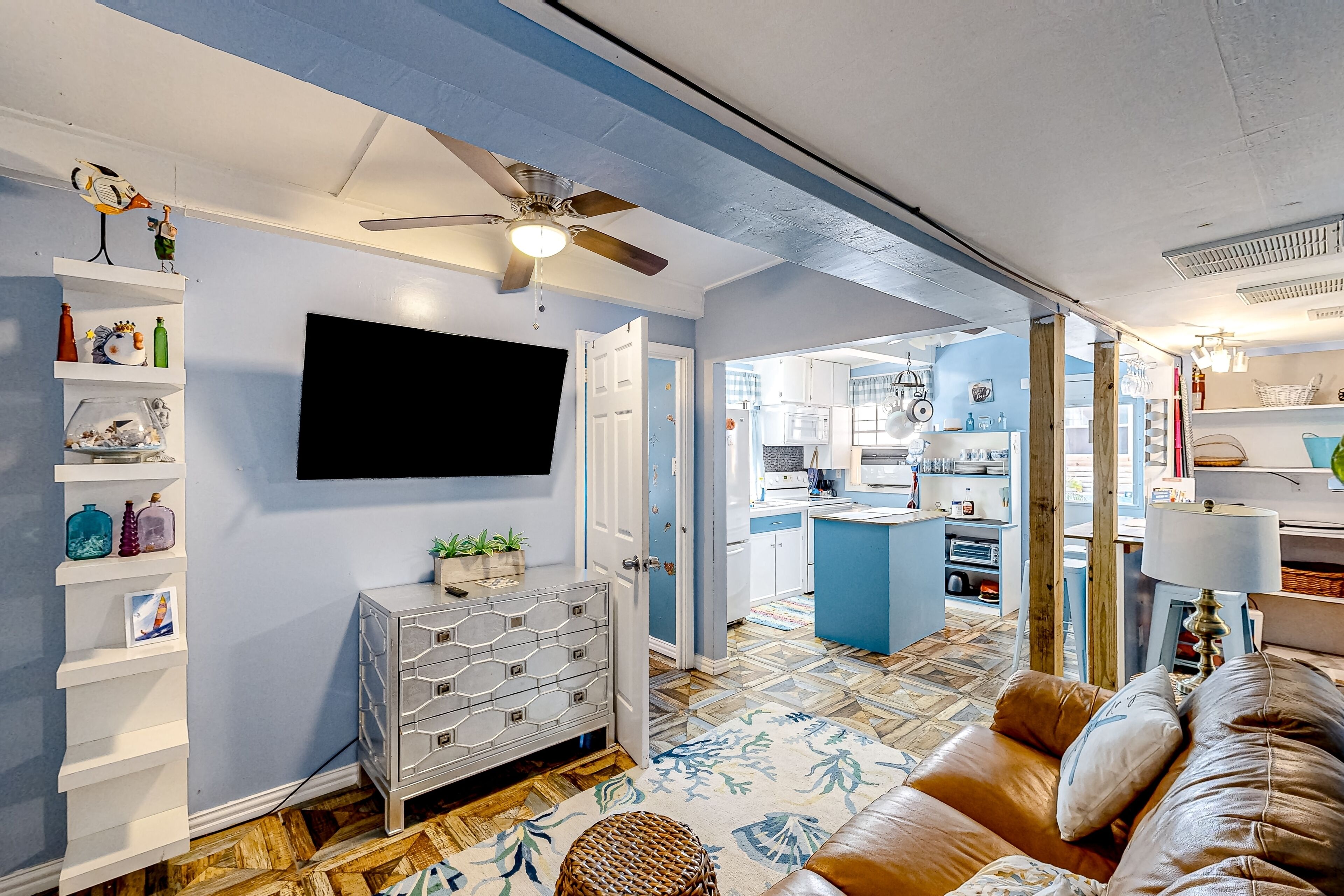 Cheerful retreat close to the beach with covered patio, gas grill, & smart TV
