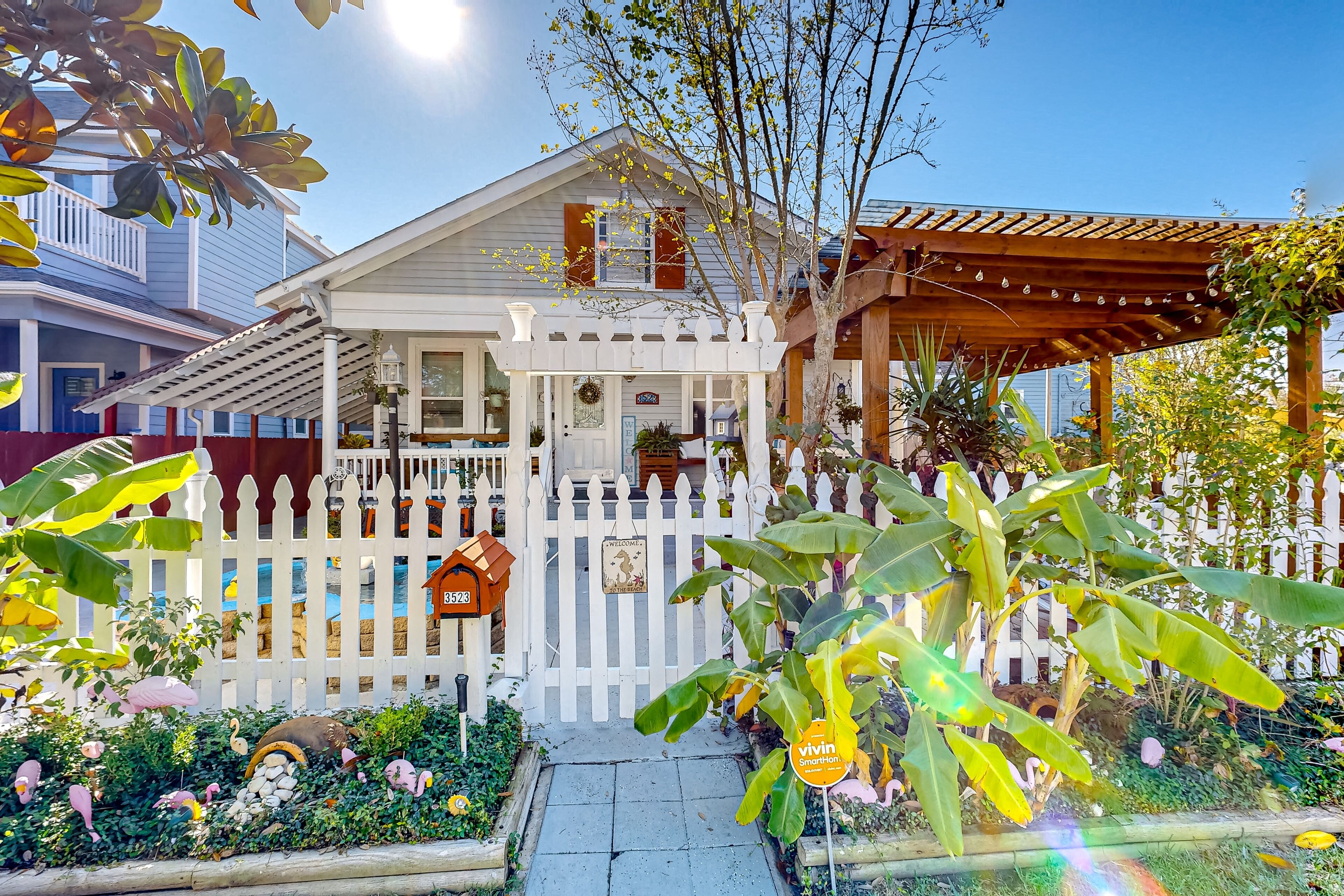 Charming island property with two kitchens, jetted tub, & lovely outdoor space